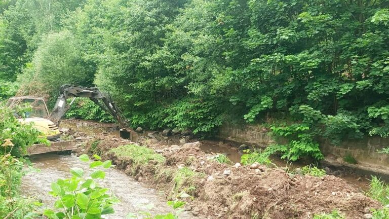 Ruszyły prace przy zamkniętym odcinku drogi Zagórze Śląskie – Jugowice