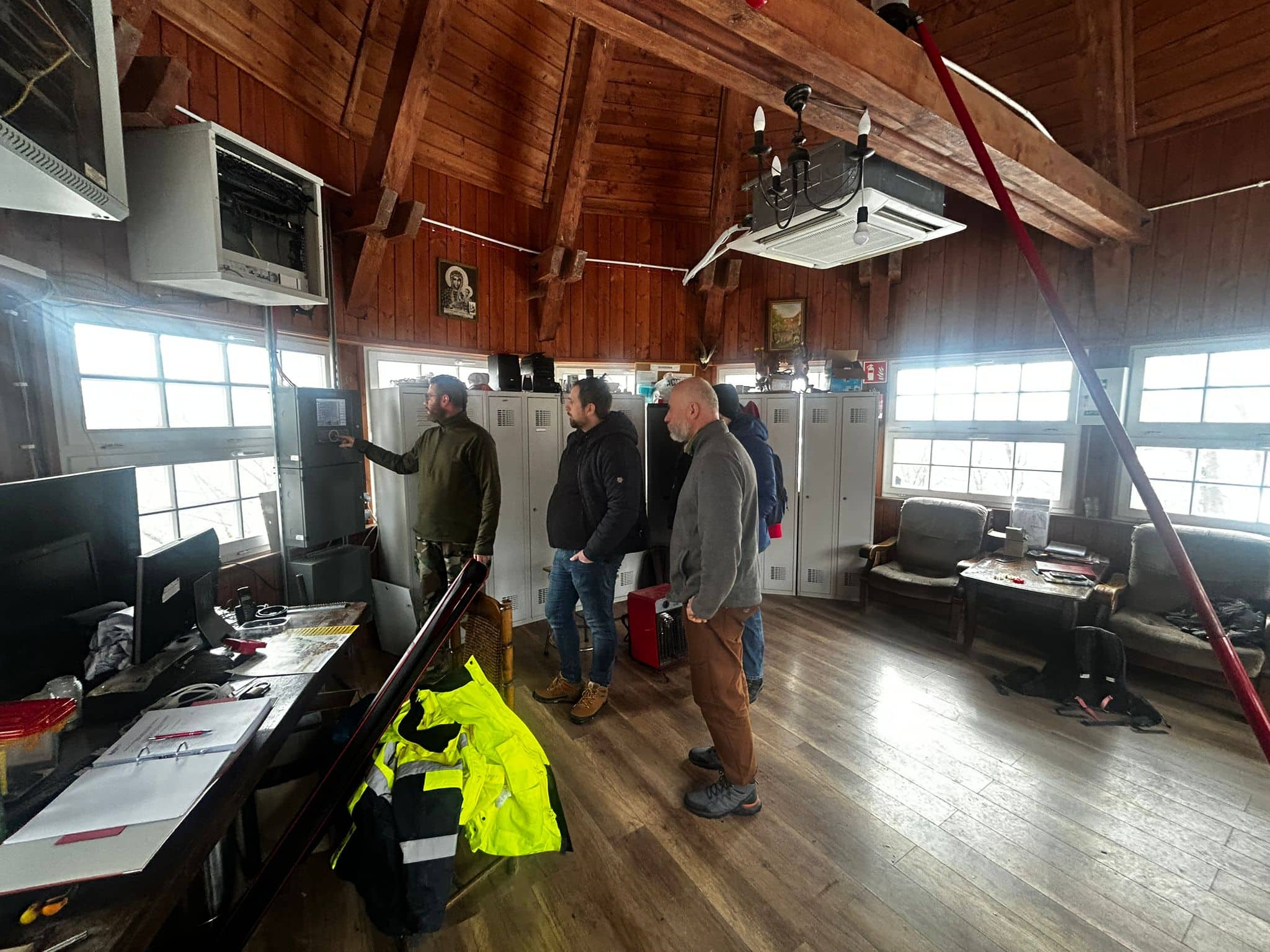 Trwają odbiory instalacji systemu sygnalizacji pożarowej oraz oświetlenia awaryjnego w Zamku Grodno