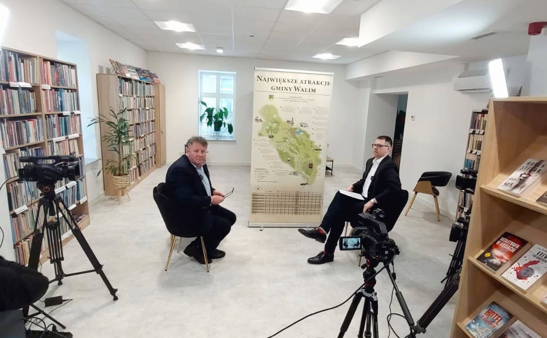 Wójt Gminy Walim Adam Hausman w rozmowie z Piotrem Szpurem